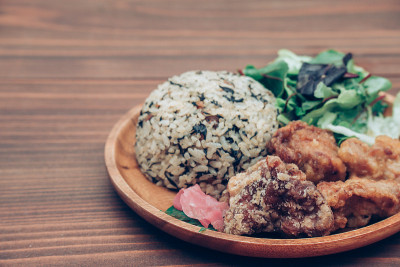 日本的“羊夹饭”配“日式炸鸡”