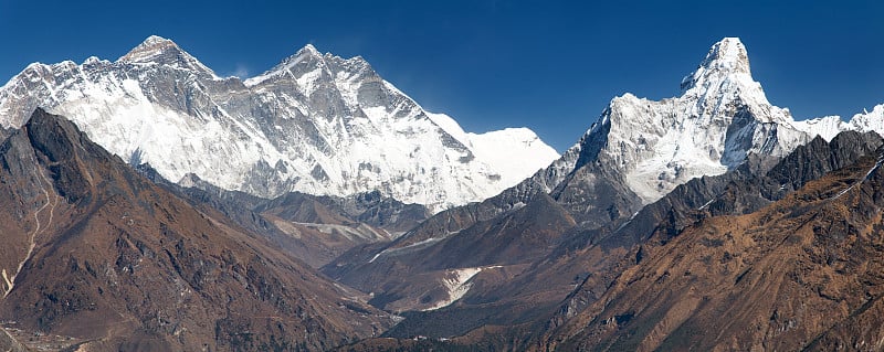 珠穆朗玛峰，Lhotse和Ama Dablam的全景