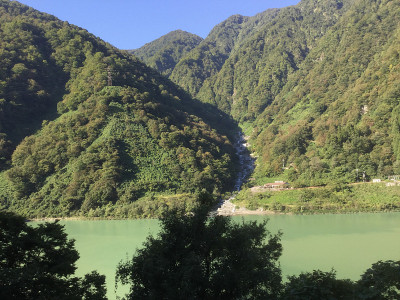 Kurobe峡谷Kurobe河沿岸的风景