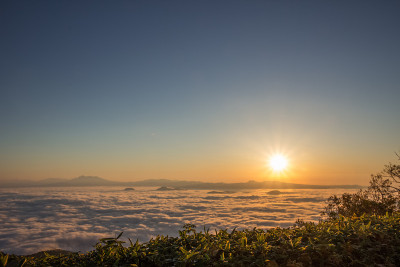 清晨时分的平别山口