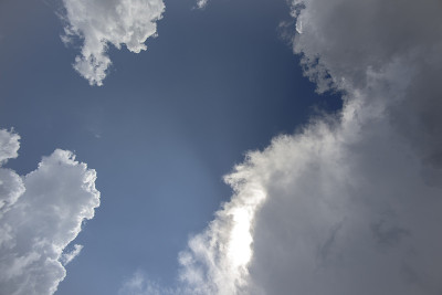 暴风雨天气云的形成和天空