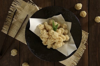 Dakak-dakak Bulat，一种来自巴东的传统小吃木薯面