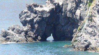 马德拉岛Camara de Lobos海岸线的景色
