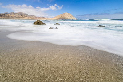 位于智利北部的“阿祖卡Pan de Azucar”国家公园里的“Playa Blanca”，阿塔卡马
