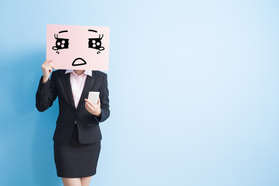 女商人拿广告牌