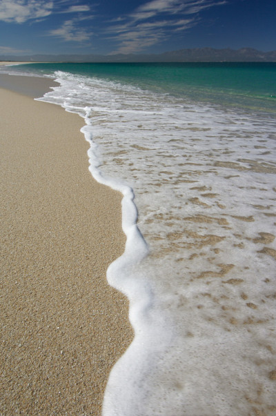 海水冲刷海滩