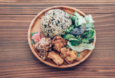 日本的“羊夹饭”配“日式炸鸡”