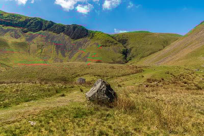 英格兰坎布里亚郡考特利喷口附近的约克郡山谷景观