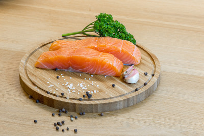 生鲑鱼牛排
