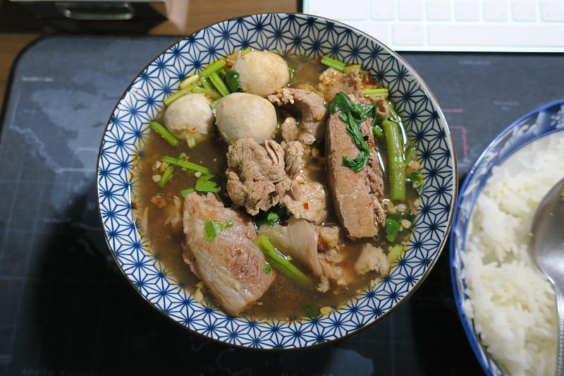 牛肉丸子汤，中式，亚洲食物，曼谷，泰国