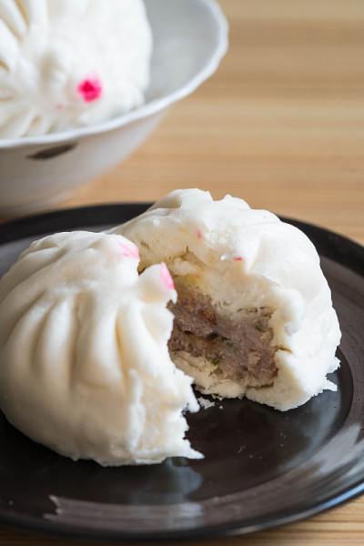 蒸中国肉丸包