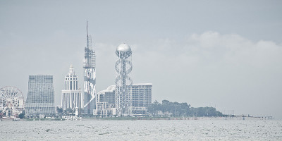 巴统的现代城市建筑海景