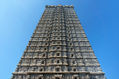 大湿婆教堂里印度宗教的浅浮雕。MURUDESHWAR