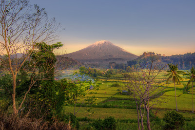 来自巴厘岛Karangasem的照片。云景