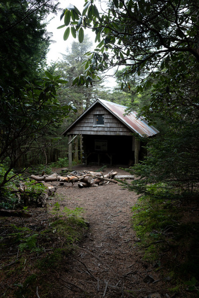 罗安山阿巴拉契亚小道上的小屋庇护所