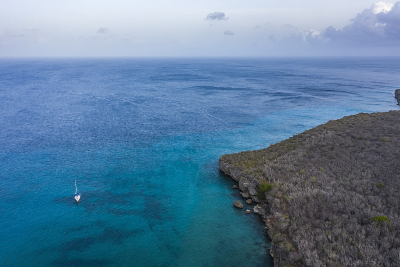 Sta地区鸟瞰图。克鲁斯海滩，海岸线和绿松石水- Curaçao/加勒比海/荷属安的列斯群岛