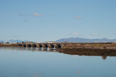 横跨冰岛博加尔峡湾的大桥