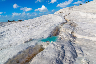 石灰华池塘和梯田，土耳其