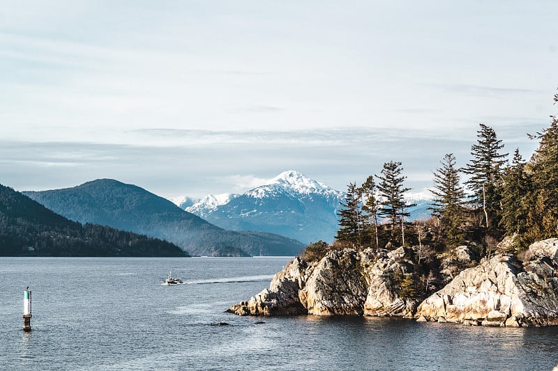 Whytecliff公园附近的马蹄湾在西温哥华，BC，加拿大