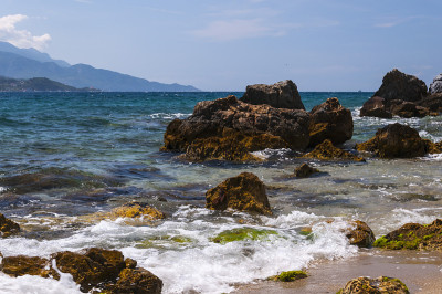 萨摩斯钴蓝色的海洋和岩石