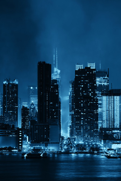 曼哈顿市中心夜晚的天际线