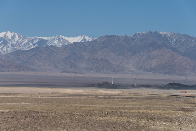荒山在岩石沙漠景观