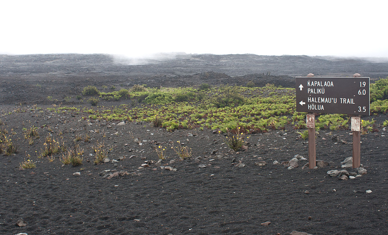 哈雷阿卡拉火山口的路标