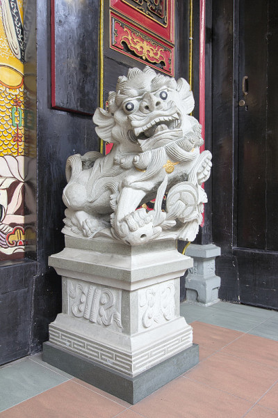 中国福狗男性雕塑