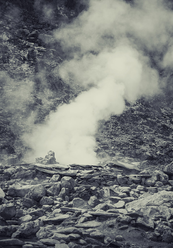 印尼火山区的温泉