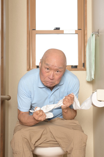 患有便秘的老年人