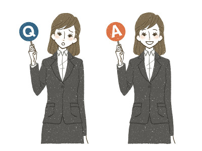 一个穿西装的女人来问和回答问题