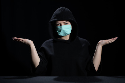 为感染风险增加的人提供专业口罩。