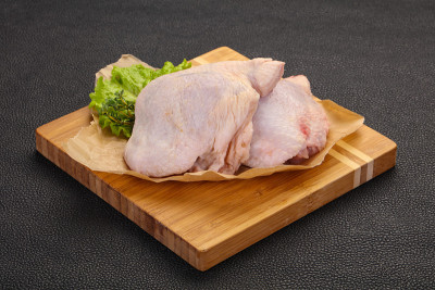 生鸡肉臀部