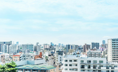 城市城市天际线鸟瞰图在近藤区，日本