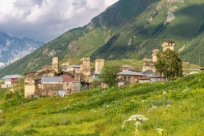 Svaneti,格鲁吉亚。位于高加索山区的古村落乌什古里。梅斯蒂亚地区的斯万塔