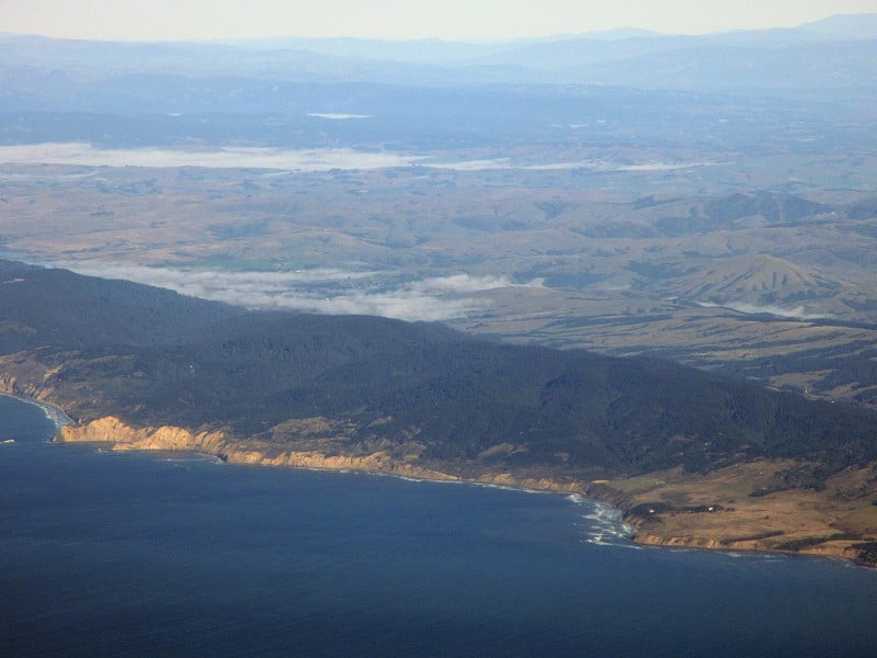 从空中看雷斯岬海岸和山脉