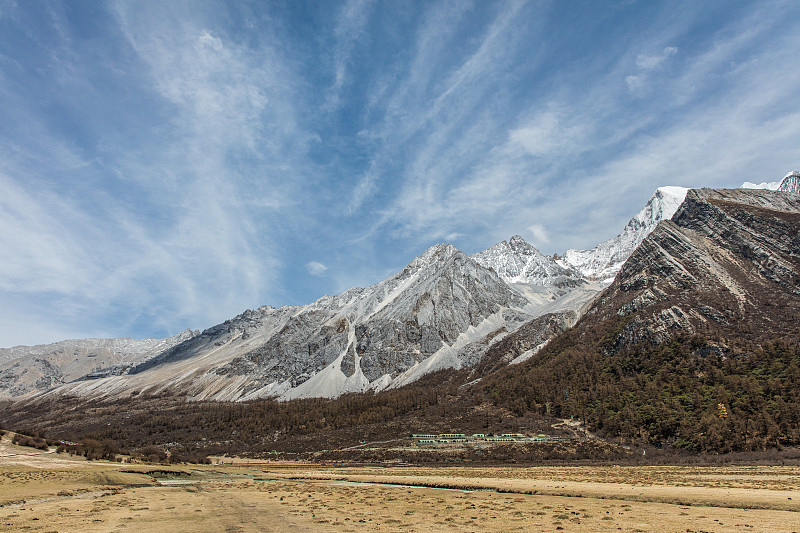 在稻城的山