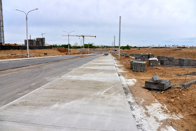 施工现场的道路混凝土。混凝土路面。城市道路建设开发项目。