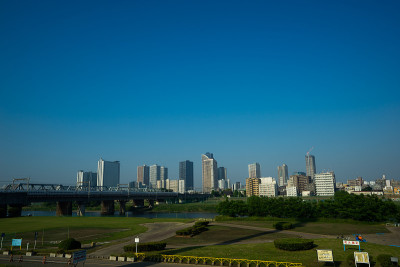 日本武藏小杉的城市、河流和火车