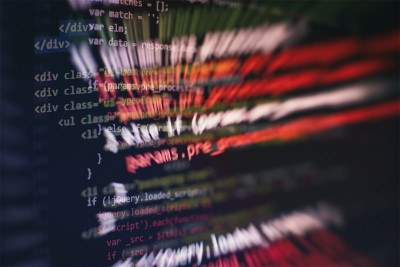 CSS, JavaScript和HTML的使用。监控功能源代码的特写。摘要IT技术背景。软件源代码。
