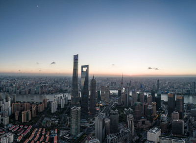 上海陆家嘴日落时的鸟瞰图
