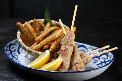 炸牛蒡鸡肉丸串