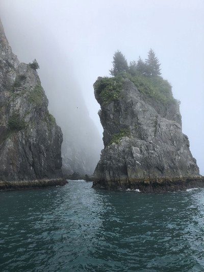 在一个多雾的日子里，苏厄德海岸