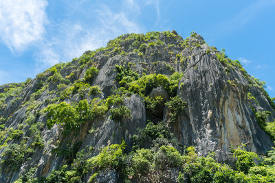 鳄鱼或短吻鳄山或小山丘在普拉丘普Khiri汗泰国