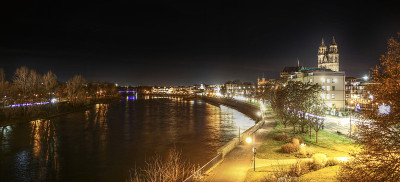 马格德布拉格易北河畔的夜景