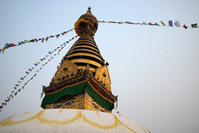斯瓦扬布纳特寺佛塔、雕塑和建筑的外观建筑和设计——一些属灵猴子的神圣佛教家园