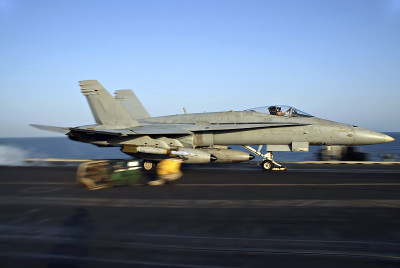 F-18大黄蜂弹射