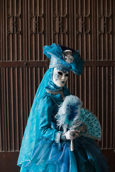 蓝色的女士