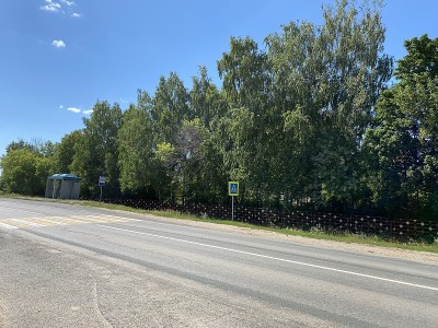 空巴士站和道路。