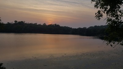 喀麦隆恩贡德尔恩贡达巴湖上的日落